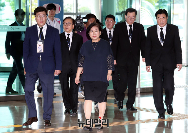 ▲ 故 정몽헌 회장 추모식을 위해 3일 오전 방북하는 현정은 현대그룹 회장 일행이 강원 고성군 동해선남북출입사무소에 도착했다. ⓒ뉴데일리 공준표 기자