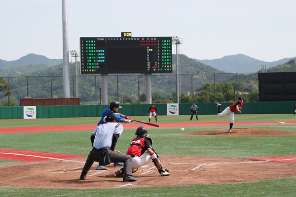 ▲ 스포츠 클럽의 전지훈련 장소로 각광을 받고 있는 보은군 야구장.ⓒ보은군