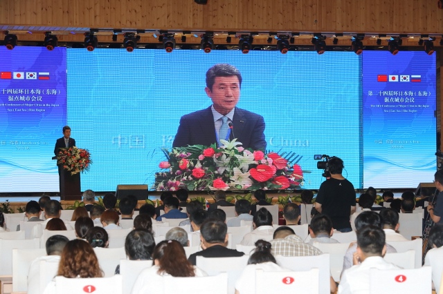 ▲ 이강덕 포항시장이 3일 열린 제24회 환동해권거점도시회의에서 주제발표를 하고 있다.ⓒ포항시