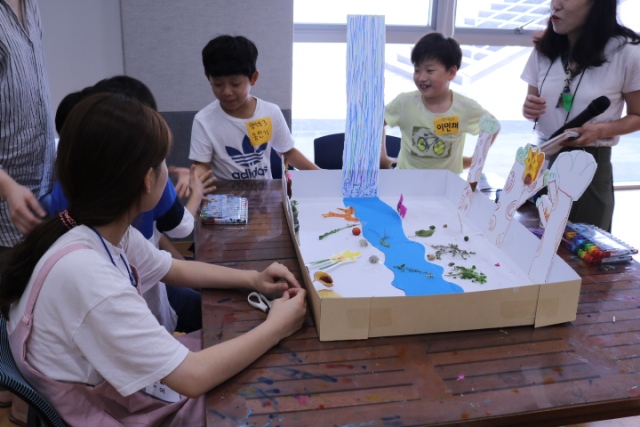 ▲ 포항시립미술관(POMA)의 다빈치 키즈-2017썸머 프로그램 교육 장면.ⓒ포항시