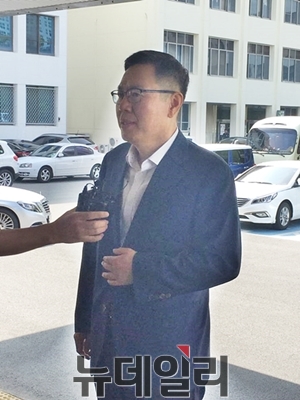 ▲ 정태옥 국회의원이 7일 오전에 대구지검에 들어서고 있다.ⓒ뉴데일리