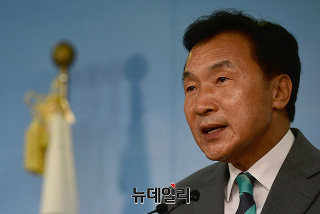 ▲ 손학규 바른미래당 상임고문이 8일 오전 국회 정론관에서 