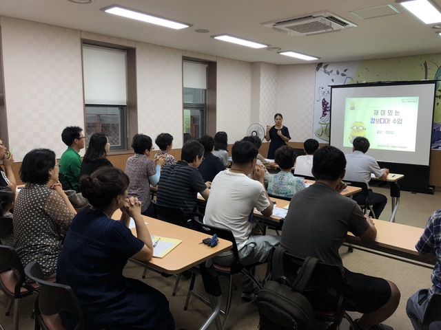 ▲ 재미있는 캄보디아 이중언어반이 청도군건강가정·다문화가족지원센터 주관으로 개강한 가운데 수강생들이 강의를 듣고 있다.ⓒ청도군