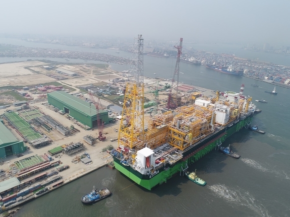 ▲ 나이지리아 라고스 공장에 입항하고 있는 삼성중공업의 에지나 FPSO. ⓒ삼성중공업