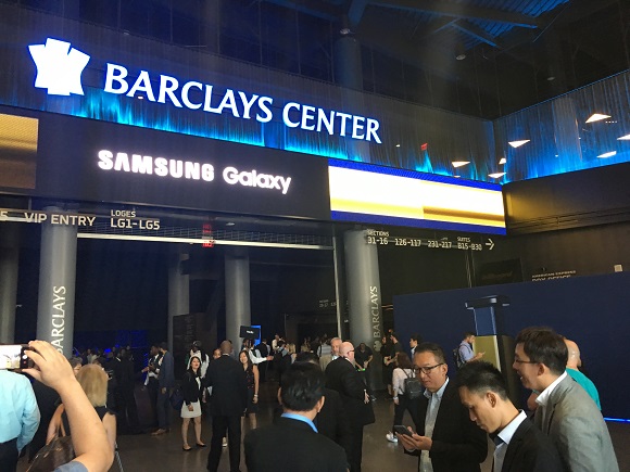 ▲ 9일(현지시간) '삼성 갤럭시 언팩 2018' 행사가 열린 미국 뉴욕 브루클린 바클레이스 센터ⓒ뉴데일리DB