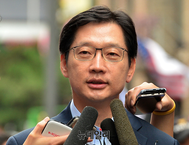 ▲ 김경수 경남지사가 9일 오전 서울 서초구 '드루킹 댓글 조작 사건' 진상규명을 위한 특별검사 사무실에 재소환, 질문에 답하고 있다.
ⓒ뉴데일리 공준표 기자