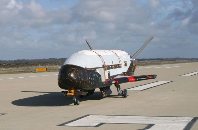 공식적으로는 美공군이 지구궤도시험용으로 운용 중인 X-37. 1999년부터 본격적으로 개발, 2006년에 첫 비행은 한 것으로 알려져 있다. 미국에서 '우주군'하면 가장 먼저 떠올리는 기종이기도 하다. ⓒ美공군 공개사진.