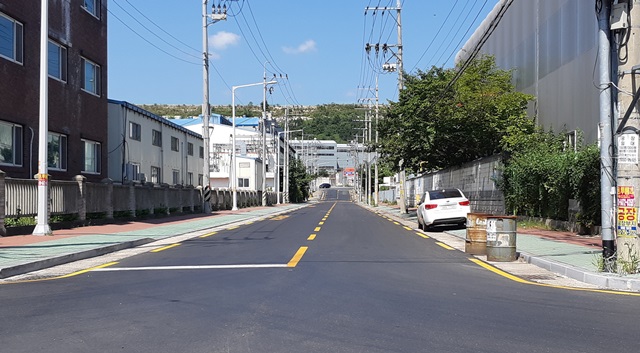 ▲ 경주시가 경제살리기 일환으로 산업단지내 진입도로 등  노후 공공시설물에 대해 대대적 정비에 나섰다.ⓒ경주시