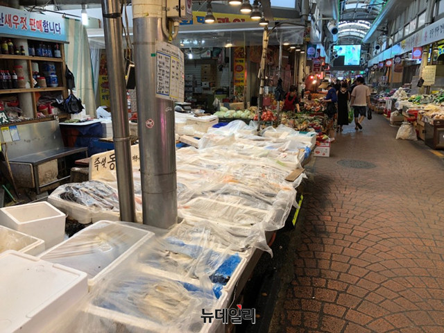 ▲ 한산한 신원시장의 모습. ⓒ뉴데일리 DB