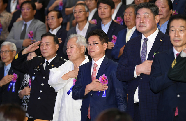 ▲ 경북도는 15일 오전 10시 도청 동락관에서 ‘제73주년 광복절 및 정부수립 70주년 경축행사’를 가졌다.ⓒ경북도