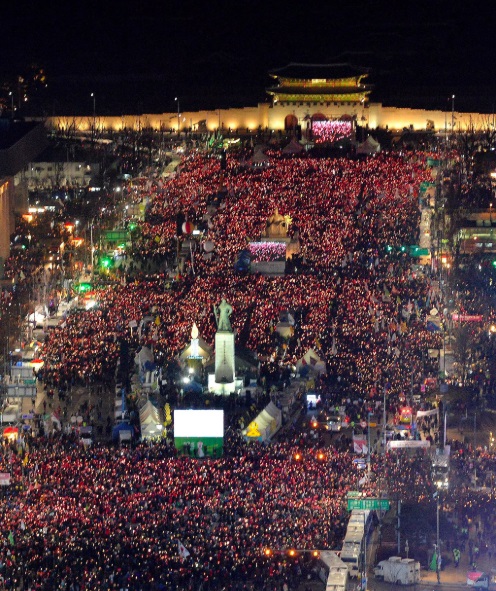 ▲ 지난해 2월 25일 촛불집회 모습. 대부분 언론은 이 사진을 게재하며 100만명이 운집했다고 보도했다.ⓒ사진공동취재단
