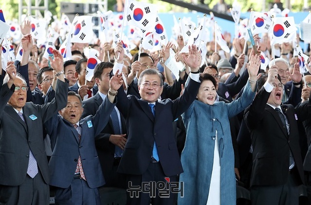 ▲ 문재인 대통령과 김정숙 여사가 지난 15일 광복절 행사에 참석한 모습. ⓒ청와대