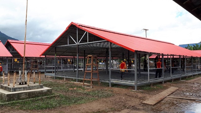 ▲ SK건설이 라오스 댐 사고로 피해를 입은 이재민들을 위해 임시숙소를 조성하고 있다. ⓒSK건설