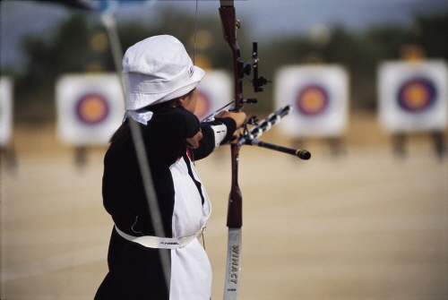 ▲ 아시안게임 명승부를 보다 보면 긴장해 입이 바짝 마르기 때문에 수분 보충이 중요하다. ⓒ유디치과
