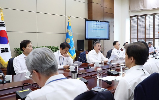 ▲ 문재인 대통령이 20일 수석 보좌관회의를 주재하고 있다. ⓒ 청와대