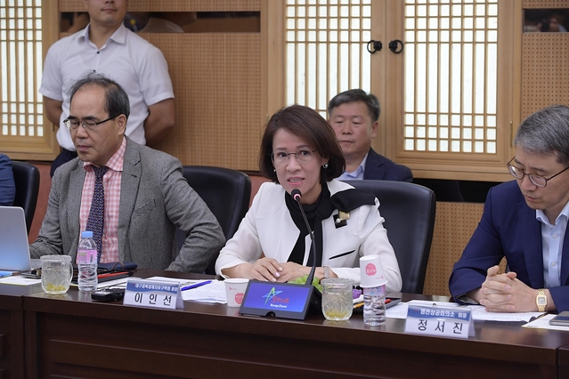 ▲ 20일 오전 영천시청에서 열린 ‘범시민 기업 투자유치위원회’ 출범식에서 이인선 경자청장이 공동위원장으로서 인사말을 하고 있다.ⓒ대구경북경제자유구역청