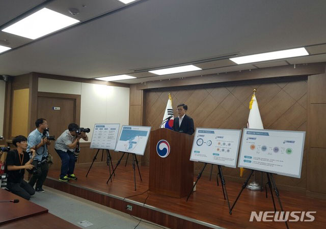 ▲ 지난 10일 정부대전청사에서 북한산 석탄 국내반입 사건에 대해 브리핑하는 관세청 관계자. ⓒ뉴시스. 무단전재 및 재배포 금지.