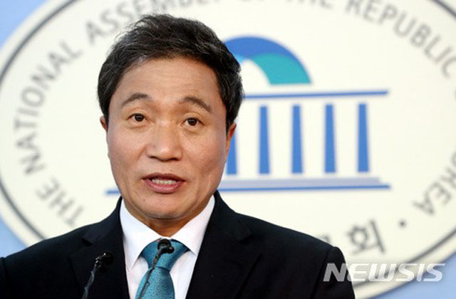 ▲ 국회 정보위원장을 맡고 있는 이학재 바른미래당 의원은 국정원 측에 북한산 석탄 관련 질문을 보냈으나 답변을 받지 못했다고 한다. ⓒ뉴시스. 무단전재 및 재배포 금지.