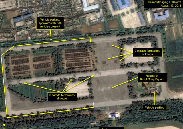 ▲ 지난 8월 12일 상업용 인공위성이 평양 인근 미림비행장 일대를 찍은 사진. 중앙의 자잘한 사각형은 모두 열병식에 참여하는 사람들이 먹고 자는 텐트다. ⓒ美38노스 관련 보고서 화면캡쳐.