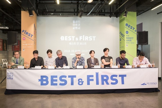 ▲ 왼쪽부터 장계환 예술위 극장운영부장, 연출가 민새롬·전인철·최용훈·손진책, 안무가 제임스 전·박호빈·예효승·이재영.ⓒ한국문화예술위원회