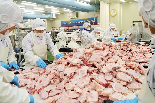 ▲ 이마트는 미트센터에 사전 물량 비축을 통해 선물세트 가격을 동결하거나 인상폭을 최소화할 계획이다.ⓒ이마트