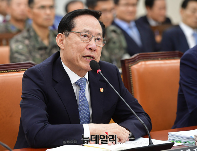 ▲ 송영무 국방부장관이 24일 오후 국회 국방위원회 회의에 참석해 자리하고 있다.  ⓒ뉴데일리 정상윤 기자
