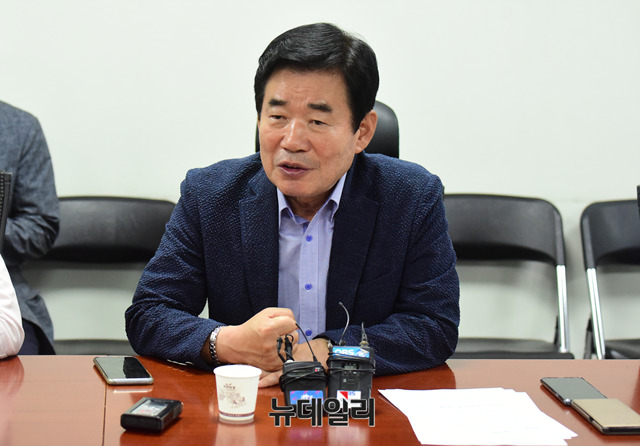 ▲ 김진표 더불어민주당 당대표 후보가 전당대회를 하루 앞둔 24일 국회 의원회관에서 기자간담회를 갖고 있다. ⓒ뉴데일리 이종현 기자