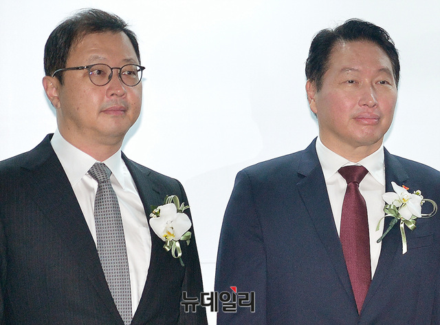 ▲ 최태원 SK그룹 회장(오른쪽)과 최재원 SK 수석부회장. ⓒ공준표 기자