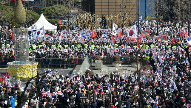 ▲ 지난 3월 1일 서울 광화문 광장에서 열린 태극기집회 모습. ⓒ뉴데일리 정상윤