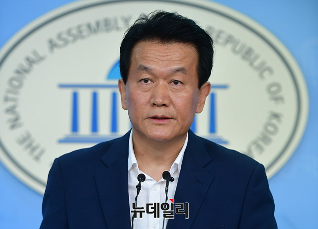 ▲ 27일 오후 서울 영등포구 여의도 국회 정론관에서 박주원 전 국민의당 최고위원이 현재 진행되고 있는 바른미래당 당 대표 선거와 관련된 기자회견을 하고 있다. ⓒ뉴데일리 정상윤