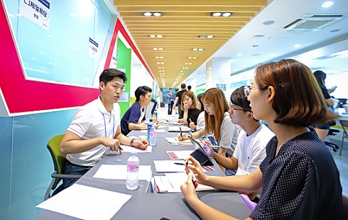 ▲ 지난 25일 서울 동대문구 경희대학교 청운관에서 '2018 하계 잡 페스티벌'이 진행됐다. ⓒ경희대