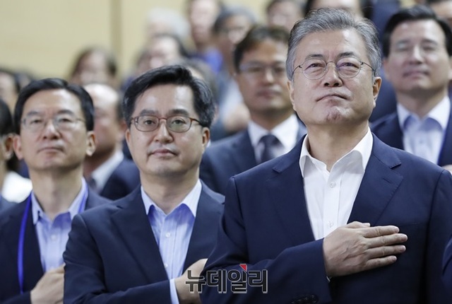 ▲ 문재인 대통령은 29일 오전 강원 원주 국민건강보험공단본부에서 열린 ‘2018 공공기관장 워크숍’에 참석한 모습.ⓒ 청와대