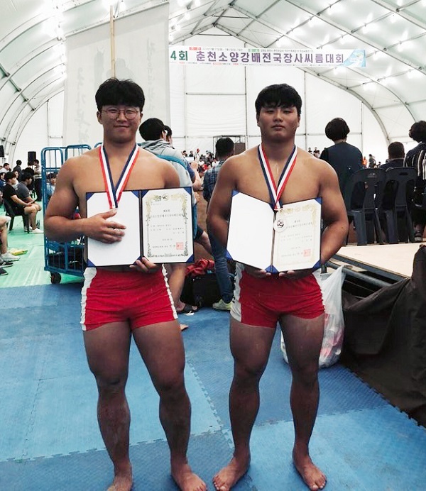 ▲ 중원대학교 씨름부 김지혁(왼쪽)‧김성환씨.ⓒ중원대학교