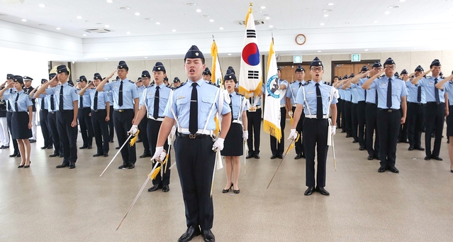 ▲ “공군부사관학군단 입단을 신고합니다!” 영진전문대가 30일 오후 글로벌캠퍼스에서 제4기 공군부사관학군단을 가졌다.ⓒ영진전문대