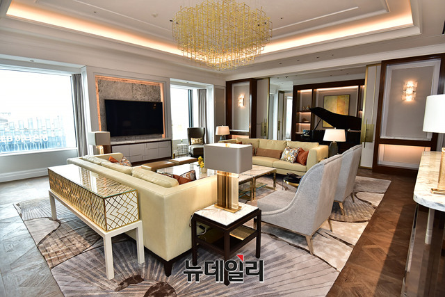 ▲ 롯데호텔서울 이그제큐티브 타워 로열스위트. ⓒ뉴데일리 정상윤 기자