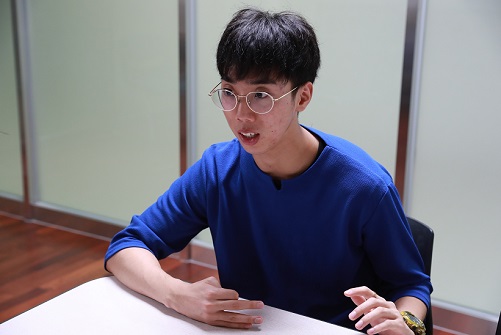 ▲ 삼육대학교 58대 총학생회장인 김준섭씨가 봉사활동, 기부 등에 대해 이야기하고 있다. ⓒ삼육대