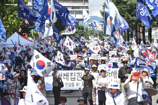 ▲ 지난 1일 대구에서 열린 태극기 집회 모습. ⓒ뉴시스 DB