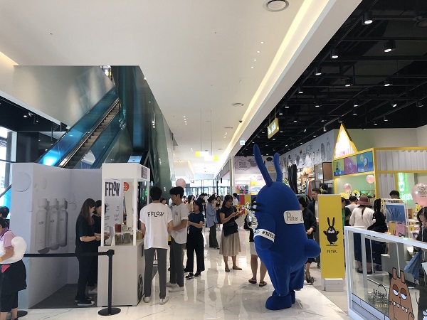 ▲ ‘AK&홍대’는 1층 전체 8개 매장 중 50%를 F&B로 채웠다. 제주김만복, 퍼블리크, 르타오 등 국내외 맛집이 들어섰다.ⓒ한지명 기자