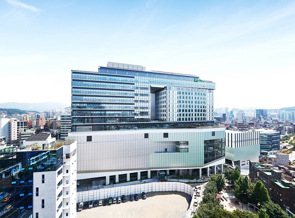 ▲ AK플라자는 NSC형 쇼핑몰 ‘AK& 홍대’를 시작으로 올해 12월 경기도 용인시에 ‘AK& 기흥’, 2019년 3월 ‘세종(명칭미정)’ 쇼핑몰, 2022년 상반기 ‘AK TOWN 안산’ 등 4곳의 쇼핑몰 오픈을 앞두고 있다.ⓒ한지명 기자