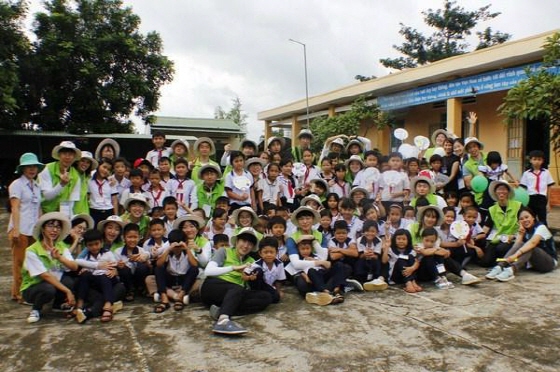 ▲ 'LS 대학생 해외봉사단'은 베트남에서 노후된 학교 시설 보수를 진행했다. ⓒLS