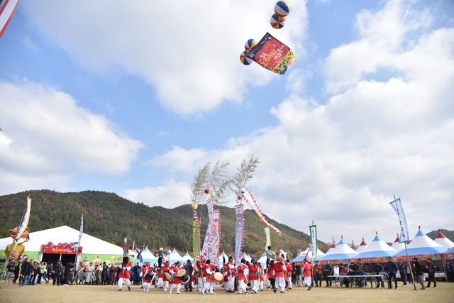 ▲ 제14회 청송사과축제가  11월 1~4일까지 개최된다. 사진은 지난해 축제 장면.ⓒ청송군