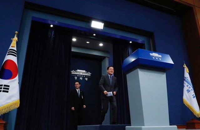 ▲ 지난 5일 대북특사 자격으로 평양을 방문했던 정의용 청와대 국가안보실장이 결과발표를 위해 6일 춘추관 브리핑룸에 등장하는 모습. ⓒ청와대 제공