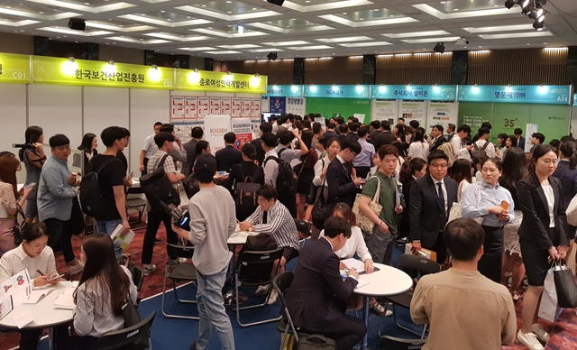 ▲ 이날 제약·바이오산업 박람회에는 5000여 명이 넘는 취준생들로 인산인해를 이뤘다. ⓒ뉴데일리