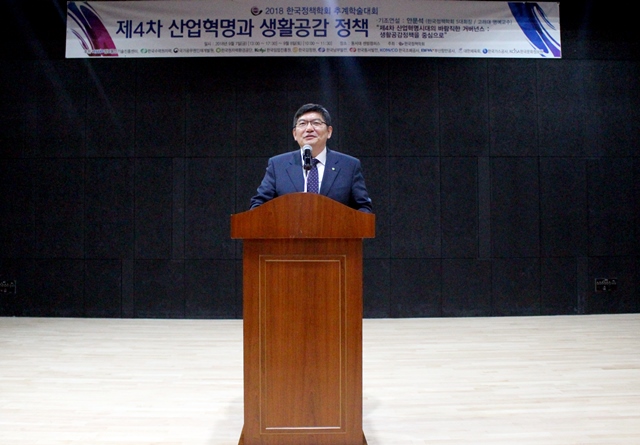 ▲ 차성수 한국원자력환경공단 이사장이 지난 7일 한국정책대상 수상에 따른 소감을 밝히고 있다.ⓒ방폐장