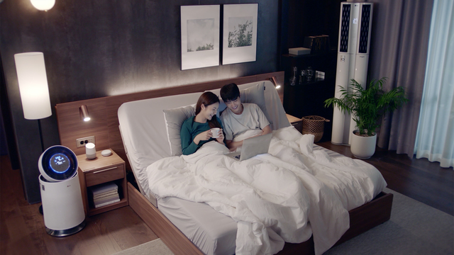 ▲ 구글 홈, LG 가전과 연동된 한샘 스마트모션베드. ⓒ한샘