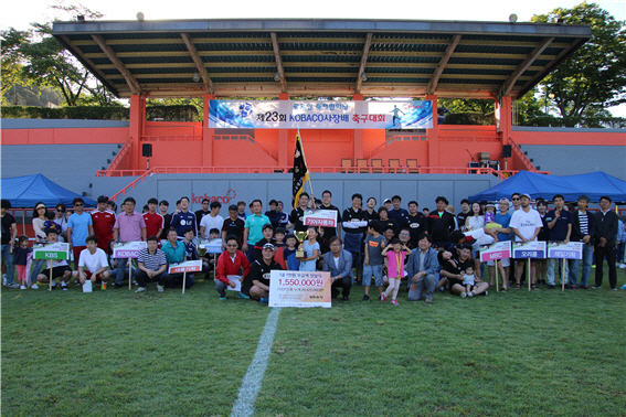 ▲ 제23회 KOBACO 사장배 축구대회 ‘1골 1만원 이웃사랑 캠페인’ 기부금 전달 사진 ⓒ한국방송광고진흥공사