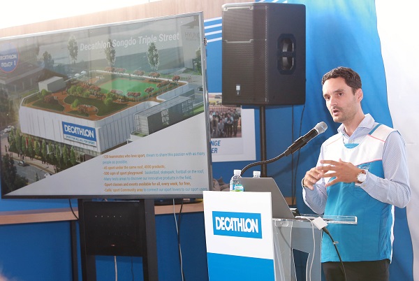 ▲ 스테판 가이 데카트론코리아 대표는 12일 인천 송도 트리플스트리트에 위치한 데카트론 1호점 오픈 기자간담회에서 청사진을 밝히고 있다.ⓒ데카트론코리아