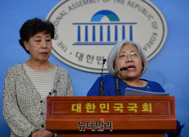 ▲ 이미일 6·25전쟁납북인사가족협의회 이시장이 12일 10시 국회 정론관에서 열린 긴급기자회견에서 이해찬 민주당 대표의 사과를 촉구하고 있다. ⓒ 뉴데일리 정상윤 기자