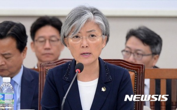 ▲ 지난 6월 인사청문회에서 답변하고 있는 강경화 당시 외무장관 후보자ⓒ뉴시스. 무단 전재 및 재배포 금지.