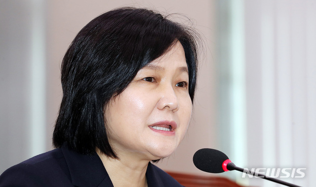 ▲ 이은애 헌법재판관 후보자가 인사청문회에서 의원들의 질의에 답변하고 있다ⓒ뉴시스. 무단 전재 및 재배포 금지.